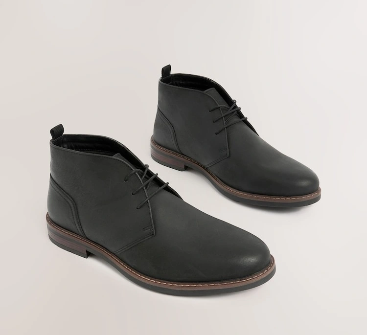 Classic Waxy Leather Chukka Boots
